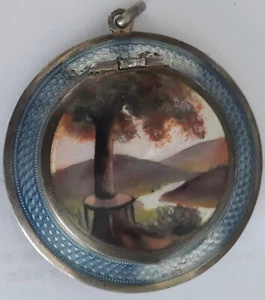 silver gilt and enamel pill or powder box 4 cm diamter x approx 0.8 cm 9c - Picture 1 of 12