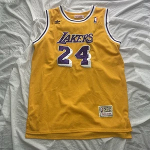 Camiseta deportiva vintage Adidas NBA Los Angeles Lakers 24 Bryant para hombre L clásica de madera dura - Imagen 1 de 6