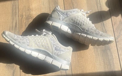 Mujer Nike Free 5.0 Blanco Gris Leopardo Bling Swoosh Talla 7.5 Foto 1 de 4