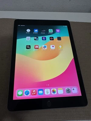 Apple iPad (6.ª generación) A1893 128 GB, Wi-Fi, 9,7 pulgadas - LOTE DE 4 Foto 1 de 3