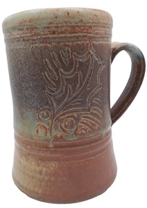 Rustikale Stechpalme Beerenblatt Studio Kunstkeramik Ton Kaffeebecher Teetasse signiert 5 1/4" - Bild 1 von 8
