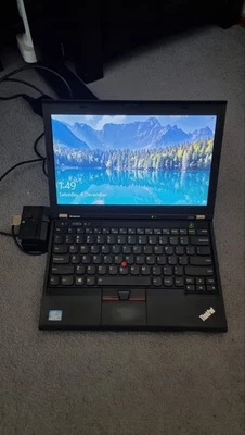 Lenovo Thinkpad X230 - i5-3320@2.60Ghz, RAM 6GB, 112GB SSD, Win 10 Pro + docking Foto 1 de 4