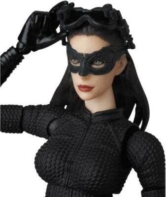 Figura Medicom MAFEX The Dark Knight Rises Catwoman Selina Kyle-Anne Hathaway 6,25" Foto 1 de 4