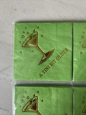 Servilletas de cumpleaños Martini, 4 paquetes de 25 Foto 1 de 2