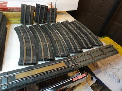 AMERIICAN FLYER WIDE TRACK RUBBER ROADBED W/TRACK, CURVE & STRAIGHT, BLACK - Image 1 of 4