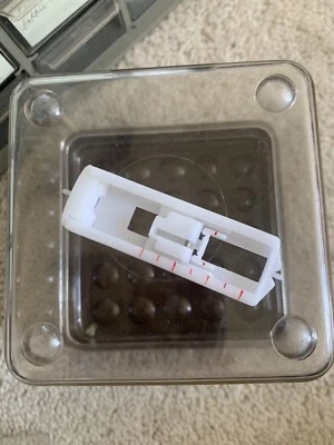 Pie de ojal a presión, máquina de coser Janome #639801007 Babylock Kenmore Foto 1 de 4