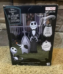 Gemmy By Disney Airblown ® Gonfiabile 5' FT Jack & Zero con Scena di Casa - Foto 1 di 5