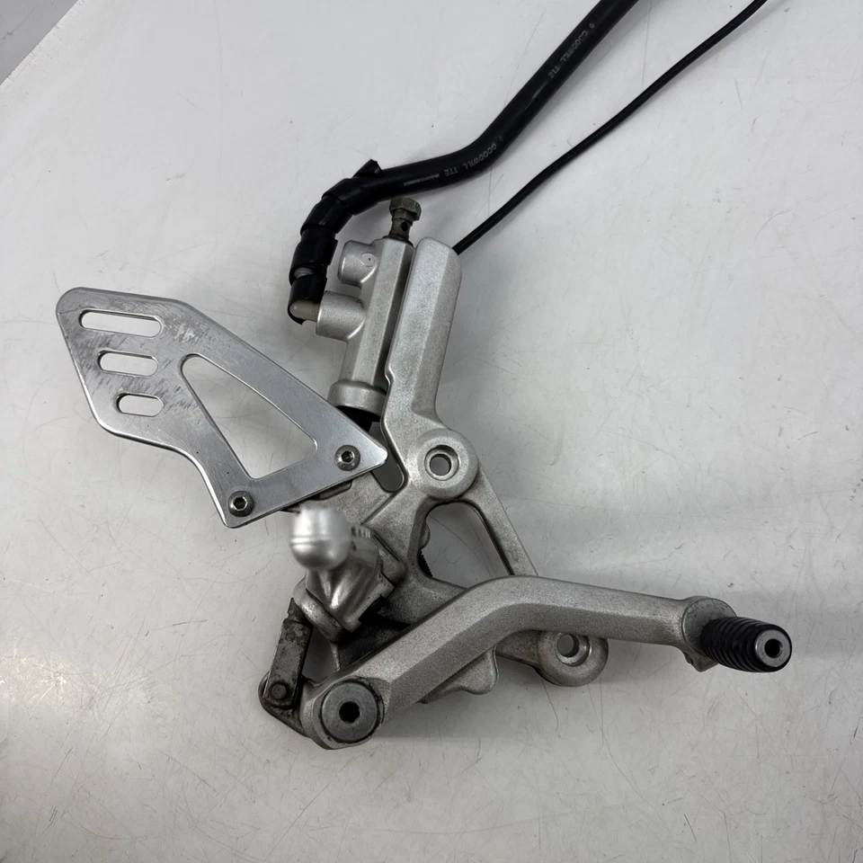 Reposapiés derecho completo Aprilia Shiver SL750 2010-2016 #YZ2 Foto 1 de 4