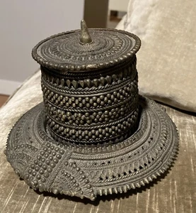 Joyero de baratija de uso múltiple único de latón de colección Jali Work - Imagen 1 de 10