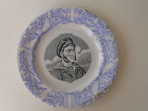 ANCIENNE ASSIETTE DE GIEN - THEME "TYPES MILITAIRES" N° 7 " MARIN" - Imagen 1 de 1
