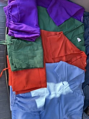 Unisex Medical Nursing Workwear Uniform Multi Pocket V-Neck Scrub Top. - Image 1 of 4