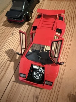 Литой автомобиль Franklin Mint 1985 Lamborghini Countach красный 5000 S масштаб 1:24 - Изображение 1 из 3
