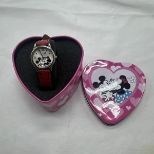 Mickey & Minnie Mouse "Kissing Time" Sammleruhr in Dose  - Bild 1 von 4