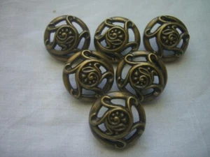 ANTIQUE GOLD METAL LOOK ORNATE DESIGN FANCY BUTTONS x 6 FREE P&P - Picture 1 of 3