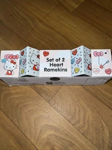 Hello Kitty Valentine Herzform mit rotem Rand Auflaufförmchen 2024 Neu - Bild 1 von 5