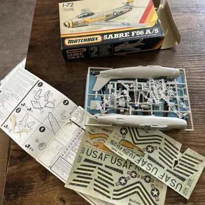 VTG MATCHBOX SKYHAWK A-4M 1:72 SCALE MODEL AIRPLANE KIT W/AIRBORNE PATCH - Image 1 of 4