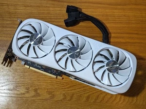 ZOTAC GeForce RTX 4080 Super Trinity OC White Edition 16GB GDDR6X Grafikkarte GPU - Bild 1 von 10
