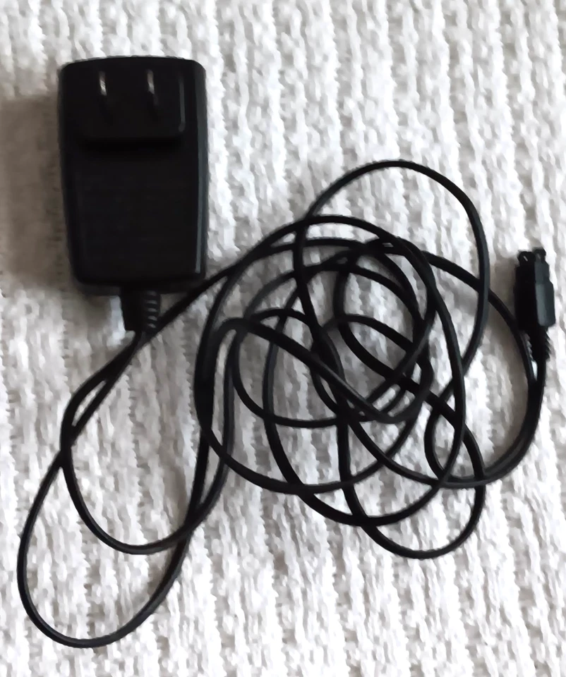 Sony Ericsson CST-13 зарядное устройство адаптер шнур питания 240V 450mA 4.9V 80 Гц #1127251 - Изображение 1 из 4