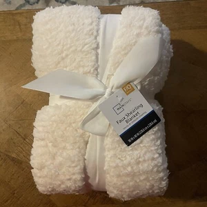 Soft Mainstays Faux Shearling Blanket,Color -Vanilla Dream-Full/Queen 90"X90" - Picture 1 of 6