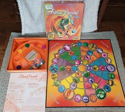 Hasbro Trivial Pursuit board game for kids (2011)  - complete - Image 1 of 4