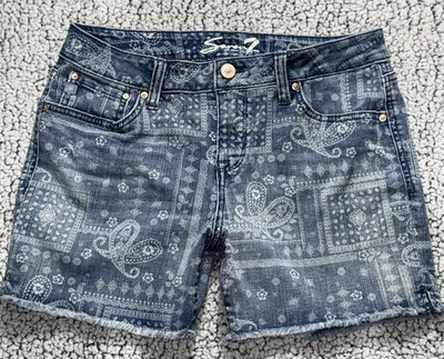 Seven 7 周末剪裁牛仔裤短裤尺寸 4 蓝色花卉佩斯利阿兹特克牛仔布 — 第 1/4 张图片