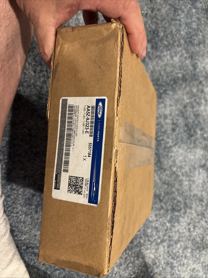 Línea de alimentación de riel de combustible Ford AA5Z-9J323-E Explorer Taurus MKT MKS 3.5 EcoBoost Foto 1 de 1