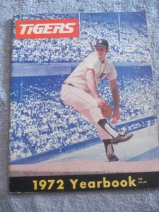 VINTAGE 1972 DETROIT TIGERS YEARBOOK (MICKEY LOLICH COVER) - Picture 1 of 10