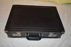 Schwarzer Aktenkoffer, B 45 x H 33 x T 10 cm, Kunstleder, unbenutzt - Bild 1 von 2