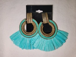 Pendientes de gota Raffia turquesa/dorada peso ligero 3""x3"" NUEVOS - Imagen 1 de 2