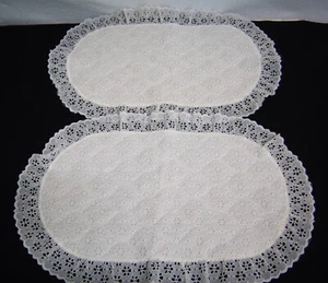 Vintage 2 Set Eyelet & Lace Oval Placemats 18"x12.5" Granny Country Core - Picture 1 of 3