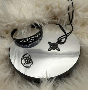 SET AMULETO NODO STREGA Catena 22" + Bracciale + Anello Misura 8 Acciaio Inox NERO - Foto 1 di 3