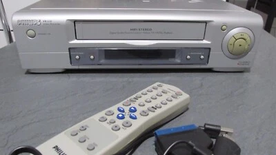 VHS  PHILIPS  VR 530 HIFI Stereo con cavetto da scart a HDMI  REVISIONATO PERFET - Immagine 1 di 4