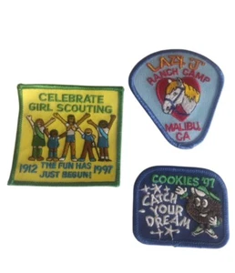 Lot 3x Vintage 1997 GIRL SCOUTS CLUB Felt Patches Colorful Several Sizes - Picture 1 of 8