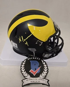 Von Nico Collins signierter Michigan Wolverines Mini Football Helm Beckett mit Autogramm  - Bild 1 von 5