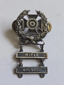 U.S. Army Expert Marksman Qualification Badge with Rifle and Grenade Bars - Picture 1 of 2