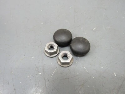 Оригинальные крепежные колпаки на рычаги стеклоочистителя ветрового стекла Audi A4 2017-2022 годов выпуска - Изображение 1 из 4