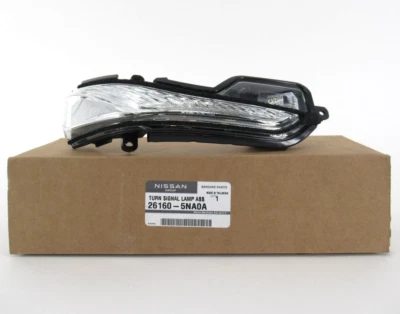 Genuine OEM Nissan Infiniti 26160-5NA0A Passenger RH Turn Signal Lamp Assy - Image 1 of 4