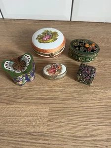 Lote de trabajo 5 cajas de baratijas de píldoras vintage esmalte mixto metal cerámica concha mariposa - Imagen 1 de 13