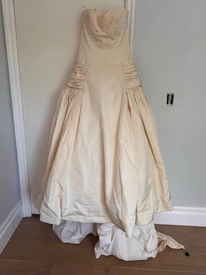 Vestido de novia Blue Willow Anne Barge 12 trompetas mezcla de seda sin tirantes encaje lazo Foto 1 de 4