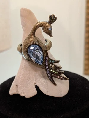 Anillo de pavo real vintage Avon latón bruñido cristal pedrería joyería 7,5/8 Foto 1 de 4