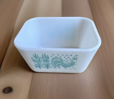 Pyrex Amish Butterprint 501B Refrigerator Dish 1.5 Cup Turquoise White USA - Image 1 of 4