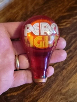 Raro PEPSI LIGHT Bombilla Roja en Forma de Luz Nocturna Acrílico Funcionando con Acento Dorado Foto 1 de 4