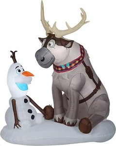 Gemmy 7' Inflable Olaf y Sven soplado por aire con escena LED decoración de patio de Disney - Imagen 1 de 2