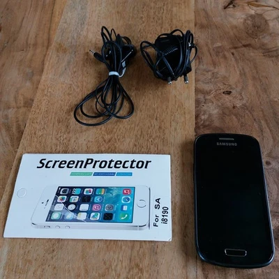 Samsung  Galaxy S III mini GT-I8190 - 8GB - Onyx Black (Ohne Simlock) Smartphone - Bild 1 von 3