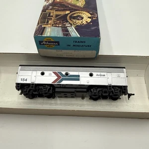 LOCOMOTORA DIÉSEL FICTICIA AMTRAK F7B ESCALA HO ATHEARN 3034 #154 EN CAJA - LN EX++ - Imagen 1 de 16