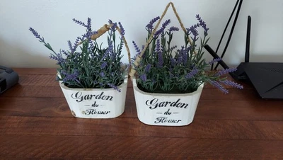 2 plantas artificiales de lavanda en macetas de madera - florales de seda sintética realistas Foto 1 de 4