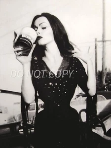 Retro Halloween Pin-Up 8x10 Photo – Sexy Vintage Poster Art - Picture 1 of 1