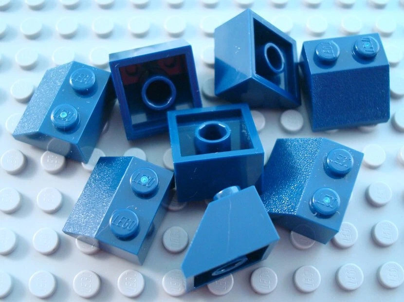 LEGO Lot of 8 Dark Blue 2x2 Roof Slope Pieces City Creator Building Toys - Image 1 of 1