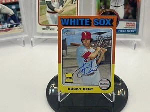2024 Topps Heritage High Number - Autógrafos reales Bucky Dent #ROA-BD (AU) - Imagen 1 de 4