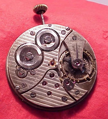 VINTAGE TAVANNES 21 JEWELS 39MM TICKaBIT RUNS POCKET WATCH MOVEMENT - Image 1 of 4